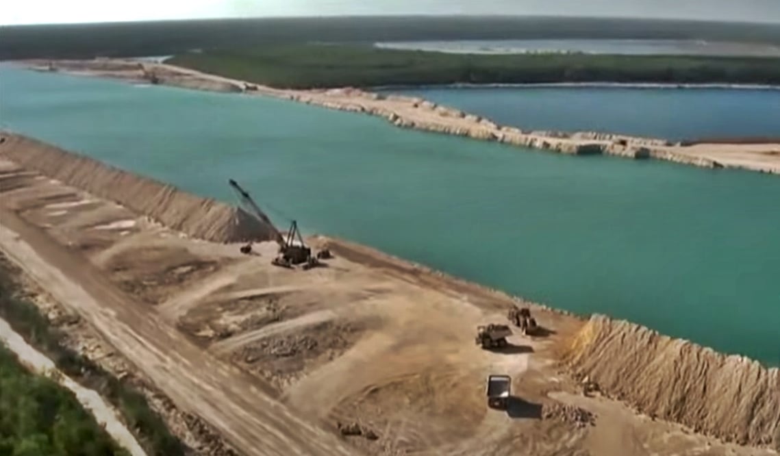 López Obrador negó que esté expropiando la minera Calica, filial de Vulcan Materials, y señaló que la zona donde se halla está declarada como Área Natural Protegida. Foto: Captura/El Universal