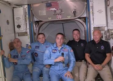 Saludo a primera nave espacial comercial: Aquí Houston, bienvenidos a la EEI