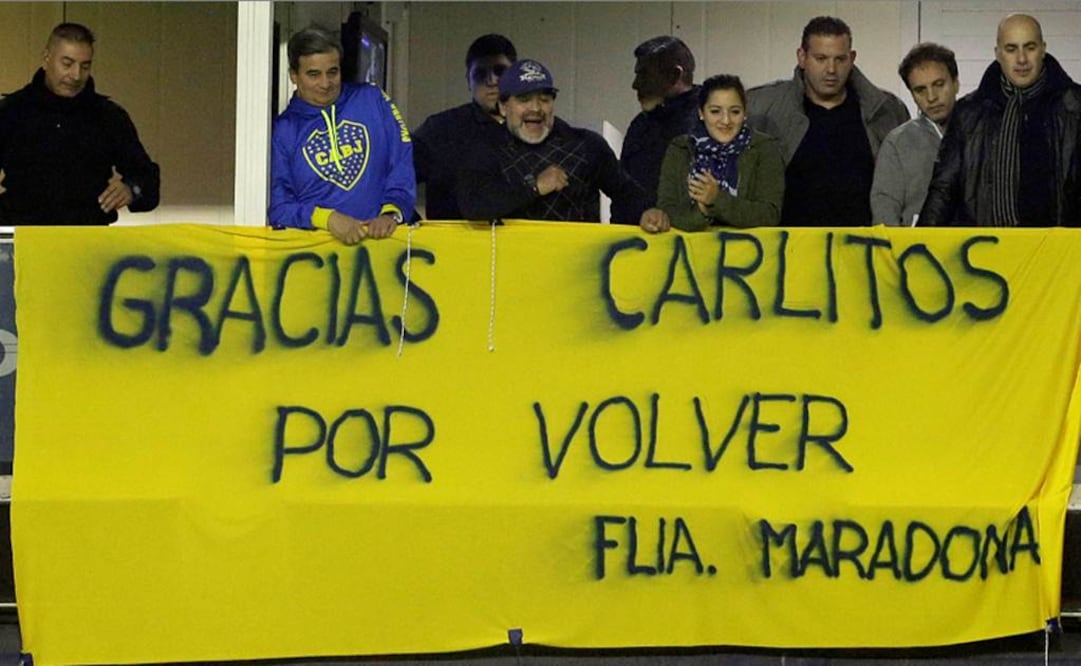 Diego Maradona agradece el regreso de Carlos Tevez. AP