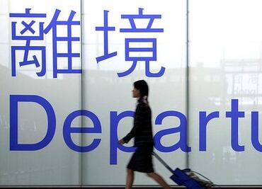 Covid en China: EU y otros países endurecen reglas para viajeros del país asiático ante aumento de casos