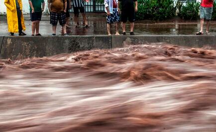 Policía de Culiacán busca a 3 mujeres arrastradas por arroyo