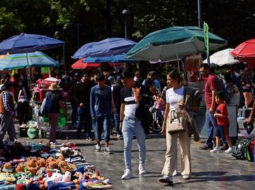 Ambulantes se resisten a dejar la Alameda