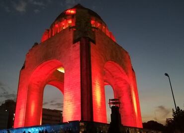 Iluminan de rojo monumentos de CDMX por Día Mundial de la Lucha contra el Sida