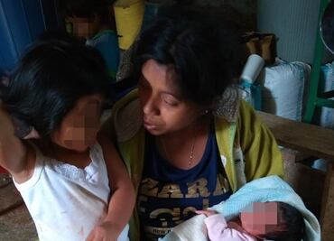 Mujer da a luz en patio de centro de salud en Oaxaca