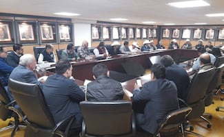 Transportistas amagan con cerrar otra vez carreteras, casetas y puentes internacionales; analizan bloquear puertos