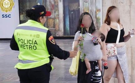 Policías capitalinos celebran a las madres este 10 de mayo con serenata; oficiales del Metro reparten rosas