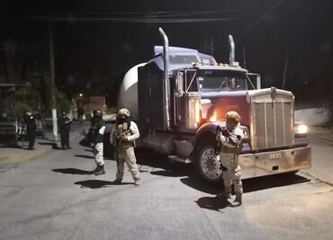Localizan tres camiones cisterna abandonados con gas LP en Edomex