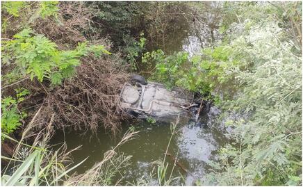 Cuatro personas caen a Presa "La Boca" en Nuevo León; automovilista perdió el control 
