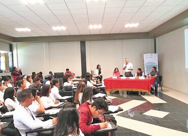 Capacitan a jóvenes en acceso a datos