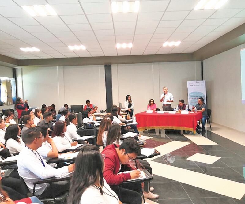 En el taller, los participantes se dotan de conocimientos y destrezas sobre los derechos humanos. Foto: TOMADA DE TWITTER