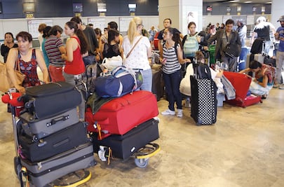 Sobrecargos van contra suspensión de prestación de boletos