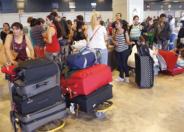 Sobrecargos van contra suspensión de prestación de boletos