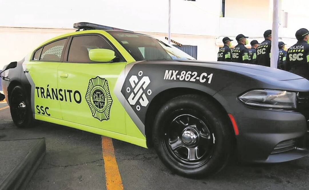 Se presentaron 18 patrullas y 26 motocicletas de tránsito que estrenan cromática negra con amarillo fluorescente. Foto: Especial