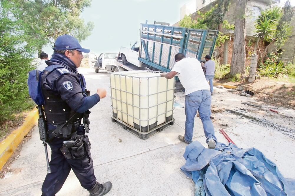 Pemex registró 10 mil 363 tomas clandestinas el año pasado, lo que significó el número de perforaciones ilegales más alto en la historia (ARCHIVO EL UNIVERSAL)