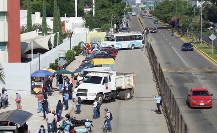 Pobladores realizan bloqueos en Oaxaca ante apertura de cascadas de Hierve el Agua
