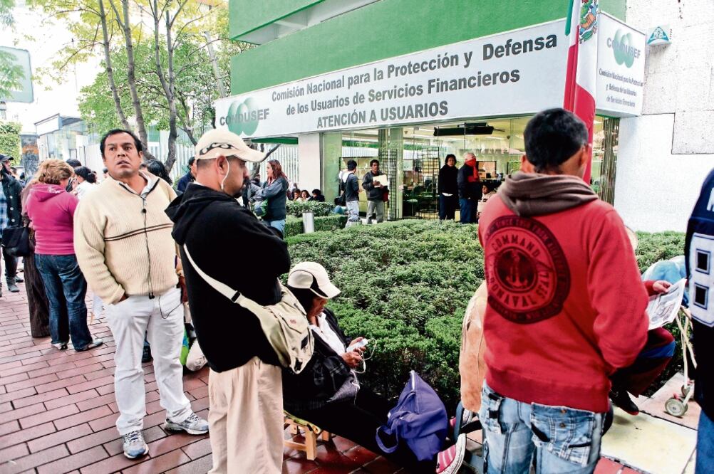 Cargos no reconocidos, mala atención y movimientos en que el usuario no está de acuerdo lideran las quejas en Condusef. / ARCHIVO EL UNIVERSAL