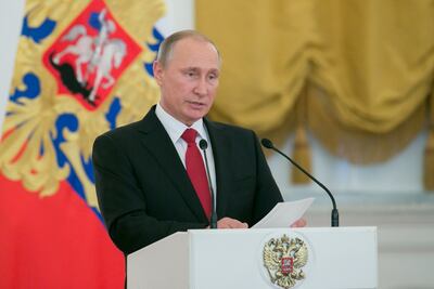 Vladimir Putin felicita a Donald Trump