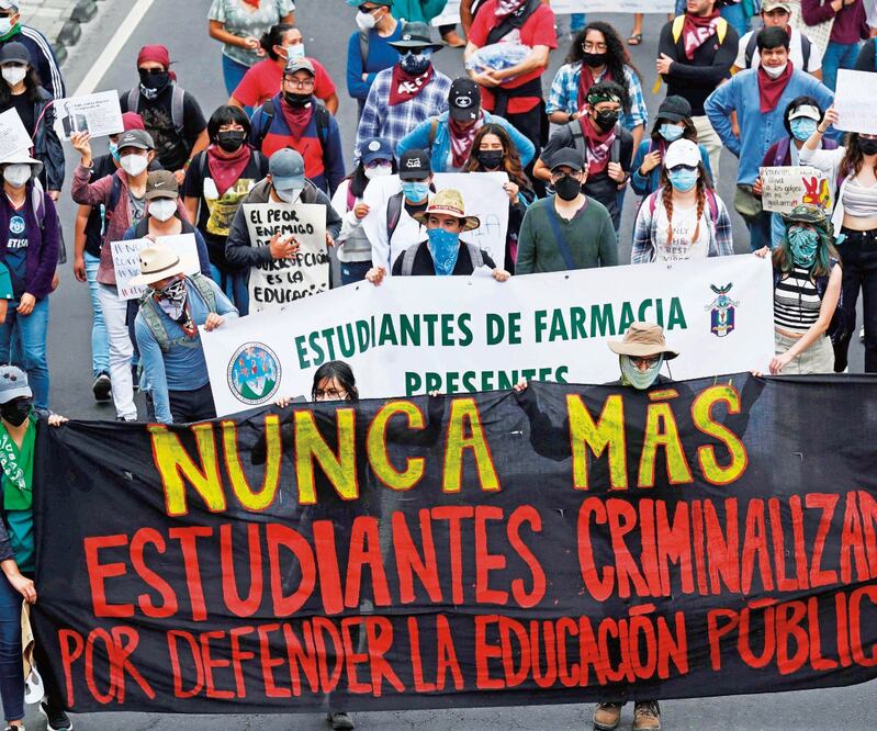 Asistentes a la protesta, ayer en Ciudad de Guatemala. Foto: Johan Ordóñez/AFP