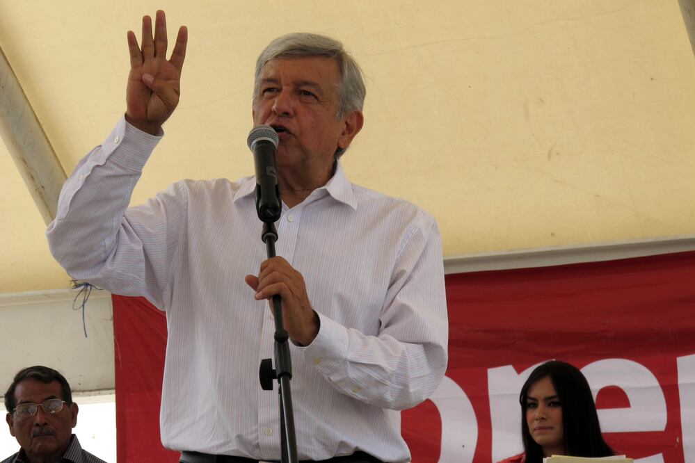 En su gira por Coahuila, el tabasqueño dijo que México no es una colonia de ningún país extranjero, en referencia al triunfo de Donald Trump (ARCHIVO EL UNIVERSAL)