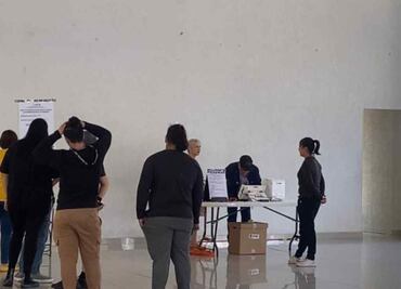 “Nada más escoge uno al candidato, partido y punto”, mexiquense tras votar de manera electrónica en Naucalpan