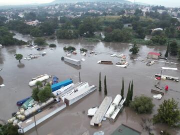 AMLO realizó sobrevuelo en zona afectada por inundaciones en Hidalgo: Omar Fayad