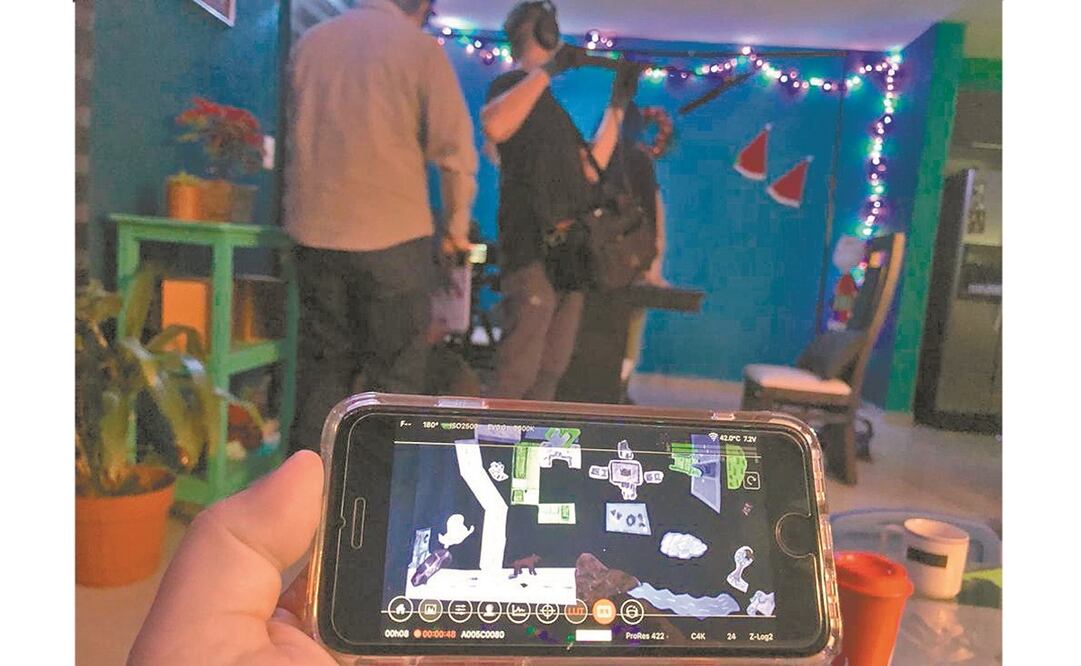 “Practicamente estamos aislados, en esta casa sola,, fuera de la ciudad; durante las grabaciones los que no somos actores estamos con cubrebocas”, explica Blackmer. Foto: CORTESÍA