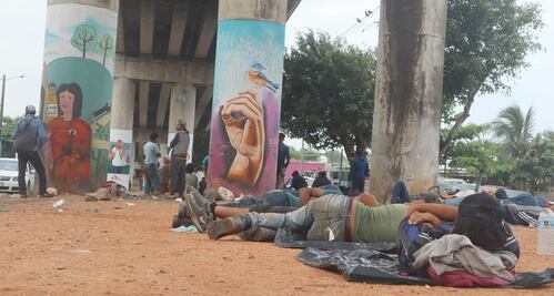 Aún enfermos y con hambre, siguen migrantes hacia EU