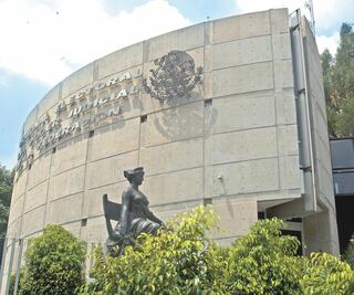 TEPJF: contra la ley, informe del Presidente