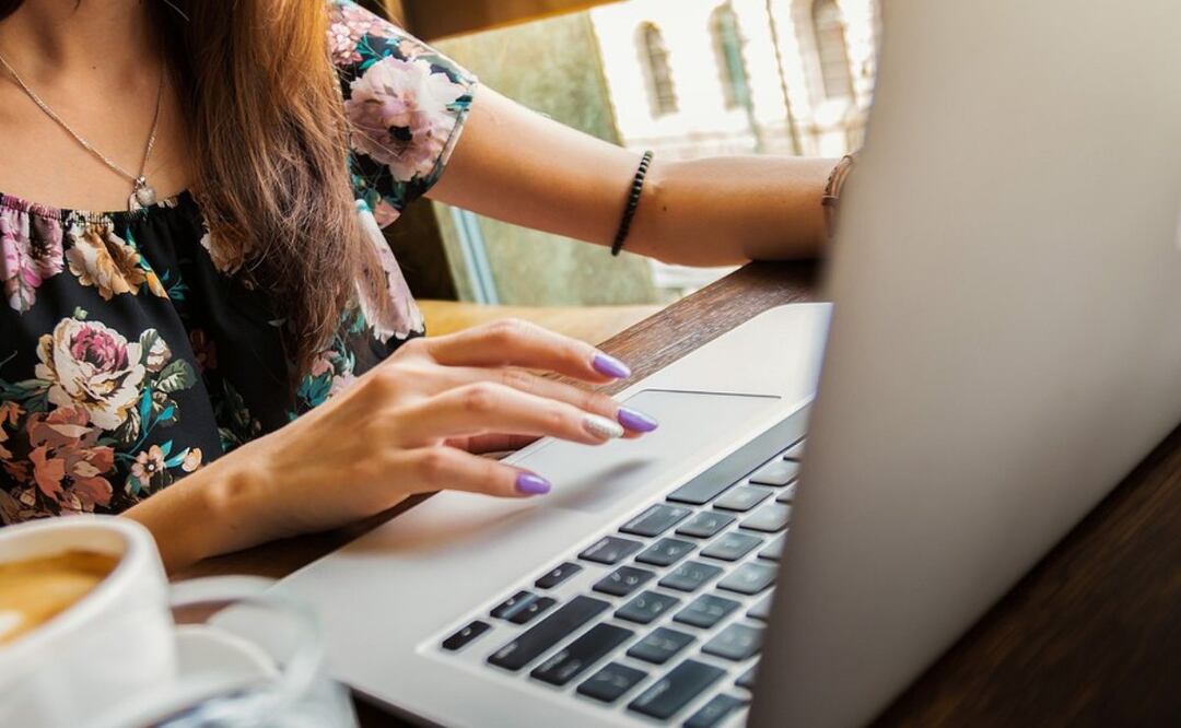 Touchpad de una portátil. Fuente: Pixabay