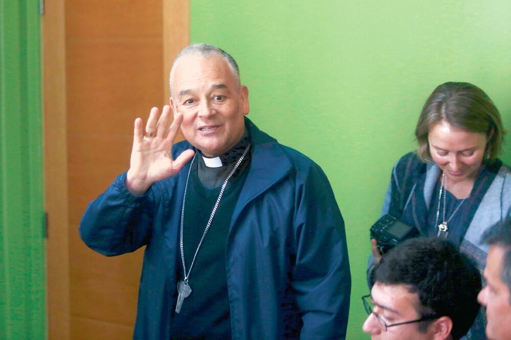 Carlos Eduardo Pellegrín Barrera, obispo de Chillán desde 2006, acusado de abuso sexual, negó ayer la denuncia en una conferencia de prensa. (JOSÉ TOMÁS GÓMEZ. AFP)