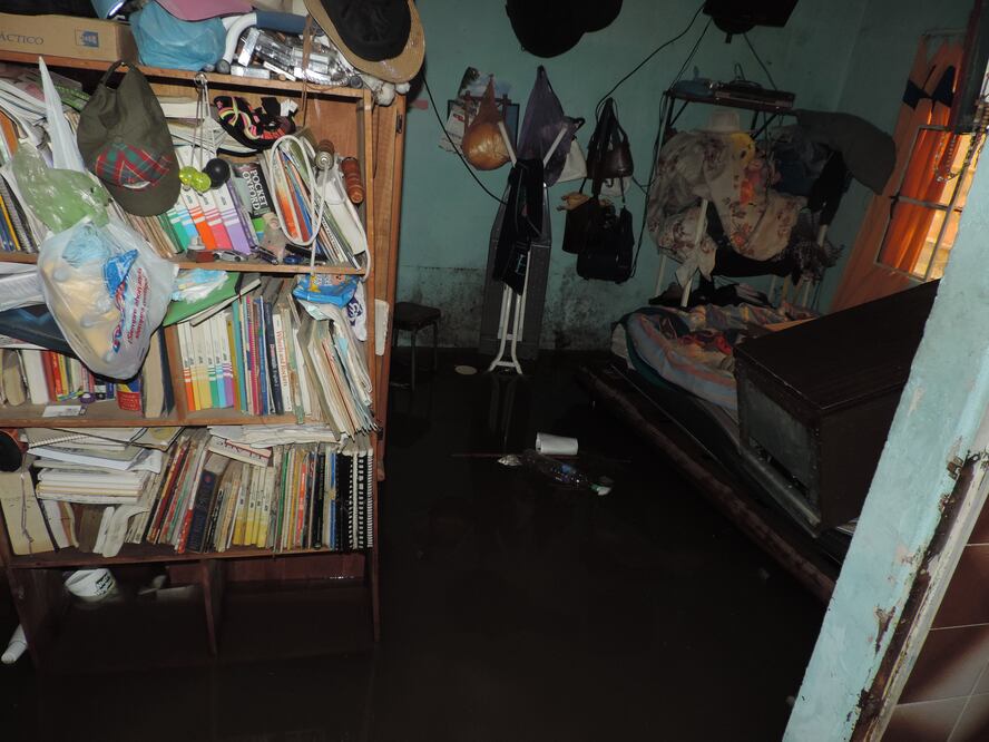 El desbordamiento de la presa Angulo, ubicada en este municipio, afectó 240 viviendas de las colonias Ejidal San Isidro, Plan de Guadalupe, La Presita y la unidad Niños Héroes, principalmente (JUAN MANUEL BARRERA. EL UNIVERSAL)