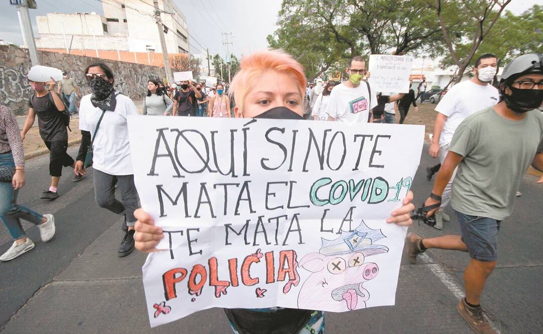 Jóvenes estudiantes se manifestaron ayer para exigir justicia para Giovanni López y un alto a la brutalidad policiaca en Jalisco. Foto: CARLOS ZEPEDA. EL UNIVERSAL