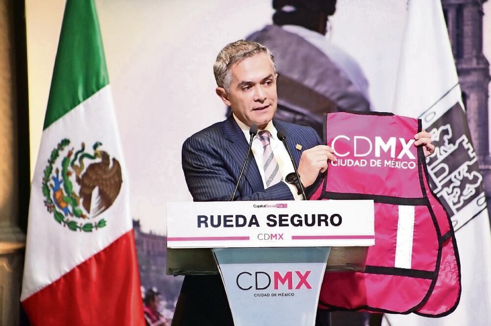 Miguel Ángel Mancera, jefe de Gobierno, explicó que los beneficiarios tendrán acceso a asistencia en caso de accidente o fallecimiento, ambulancia, orientación médica, nutricional y fitness (CDMX)