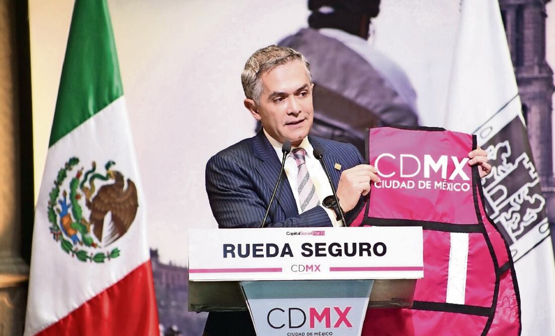 Miguel Ángel Mancera, jefe de Gobierno, explicó que los beneficiarios tendrán acceso a asistencia en caso de accidente o fallecimiento, ambulancia, orientación médica, nutricional y fitness (CDMX)