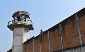 Desalojan penal femenil de Atlacholoaya en Cuernavaca; trasladan convoy de internas a nueva cárcel