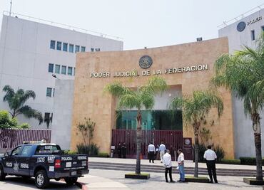 Drug traffickers trespass government building