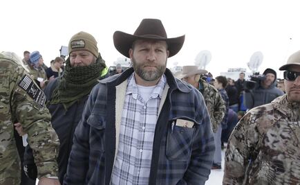 Armed men continue flocking to Oregon wildlife refuge
