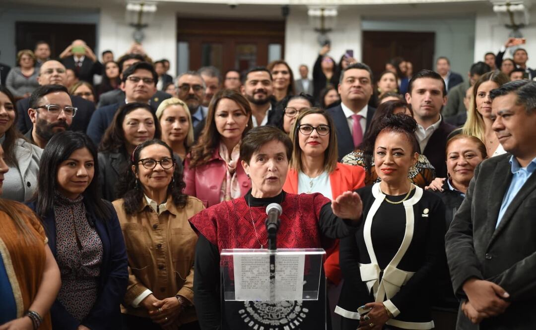 Toma protesta a María Dolores González como nueva presidenta de la Comisión de Derechos Humanos de la CDMX. Foto: Especial
