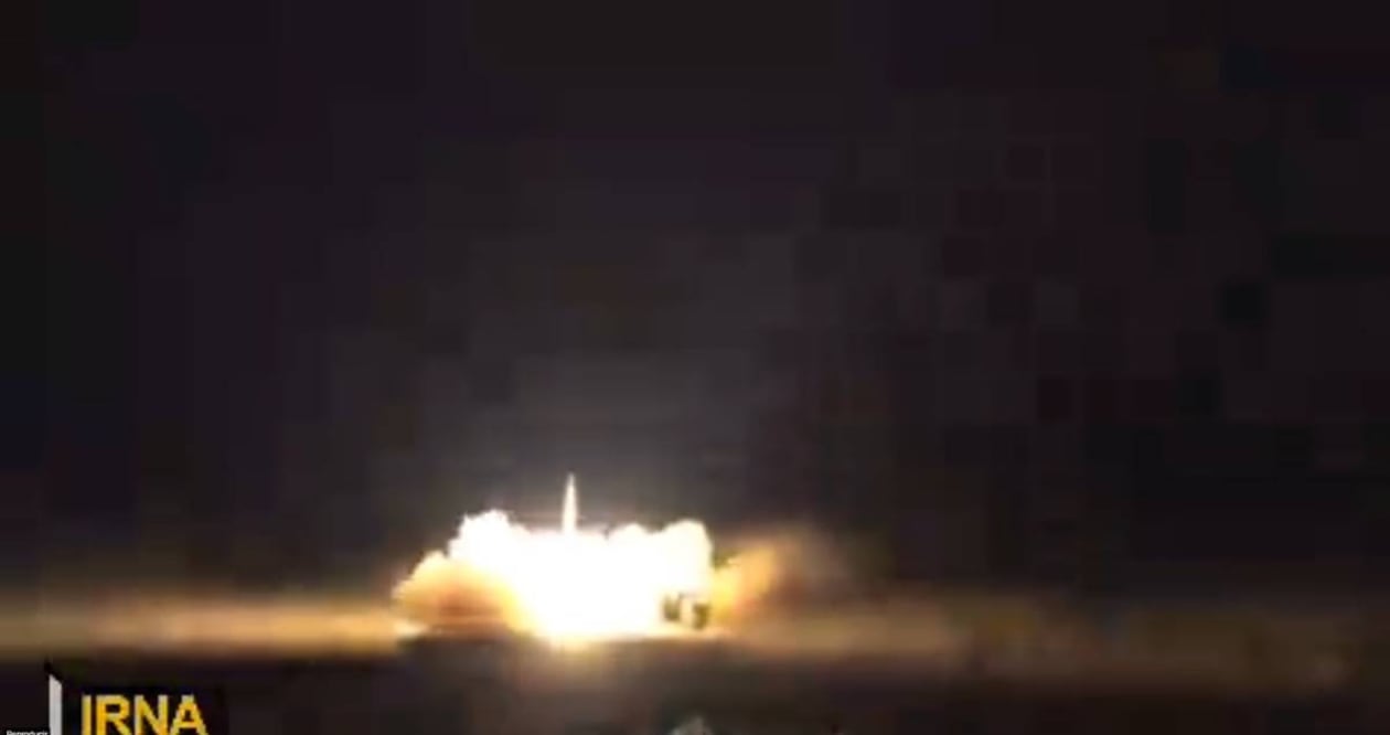 Irán difundió este domingo un video que muestra el momento en el que se lanzan los misiles balísticos contra el territorio israelí. Foto: X @IrnaEnglish
