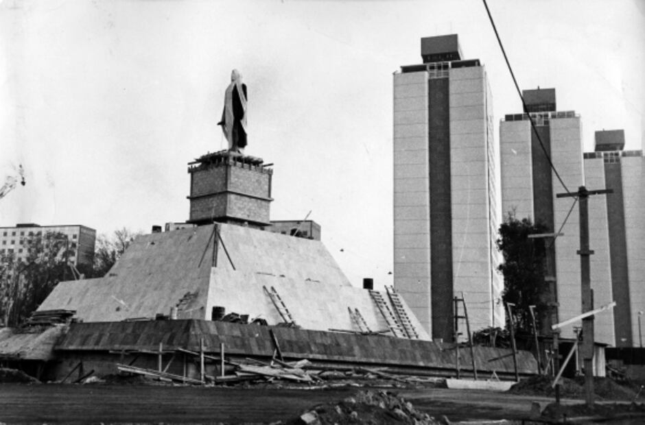 El lado olvidado y devastado de Reforma