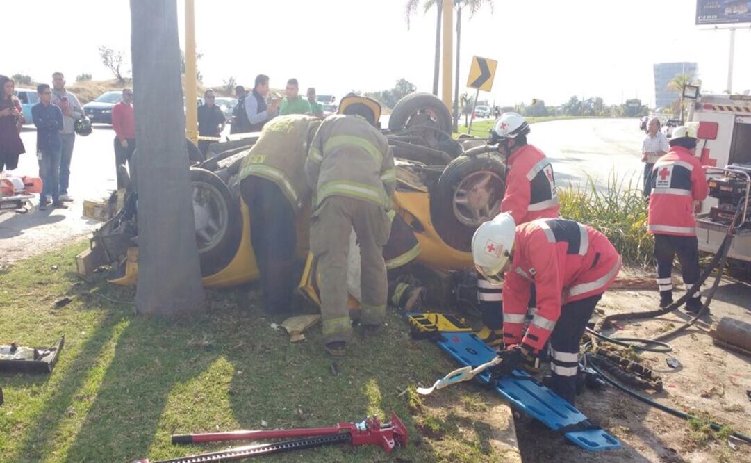 El accidente ocurrió presuntamente porque el conductor jugaba carreras con un motociclista (Foto: cortesía Victor Rono)