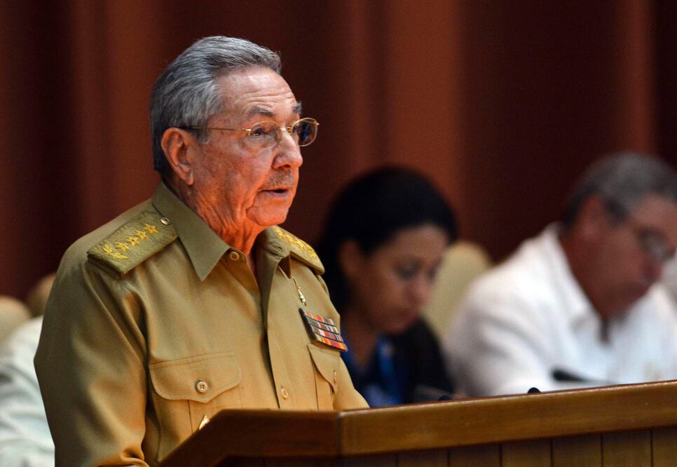 Cualquier estrategia contra Cuba fracasará, dice Raúl Castro a Trump