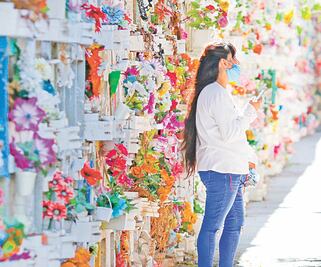 Diferencia de 100 mil muertes, en cifras de la Ssa y el Renapo