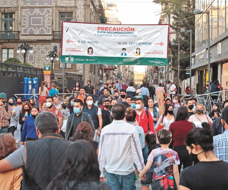 El fin de semana pasado así lucía la calle de Madero, en el Centro Histórico, a pesar del aumento de casos de Covid en la ciudad. GERMÁN ESPINOSA. EL UNIVERSAL