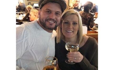 Encuentran en Londres a pareja que perdió anillo de compromiso en NY