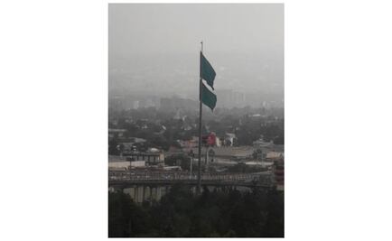 Se rasga bandera en San Jerónimo a causa de la lluvia