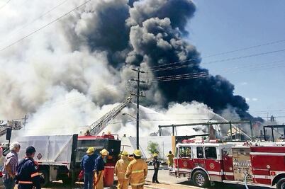 Controlan incendio en parque industrial 