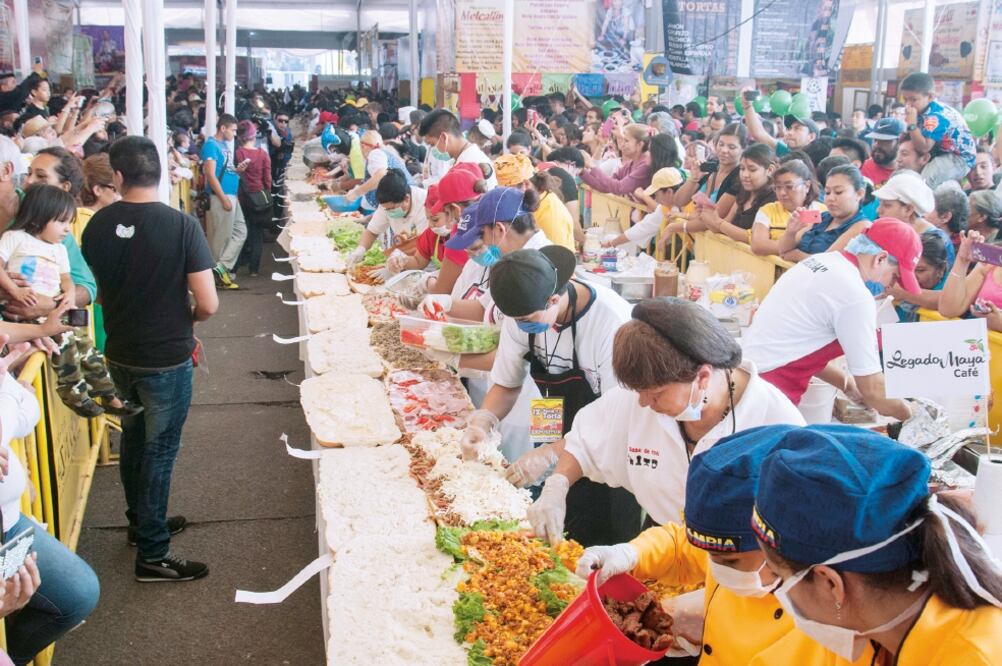 Los expositores agasajarán a los capitalinos con tortas de pastor, venado, pierna en adobo, pulpo, salchicha y milanesa. el costo de estos platillos oscila entre los 30 y los 200 pesos, dependiendo la especialidad que se elija (DIEGO SÁNCHEZ. CUARTOSCURO)