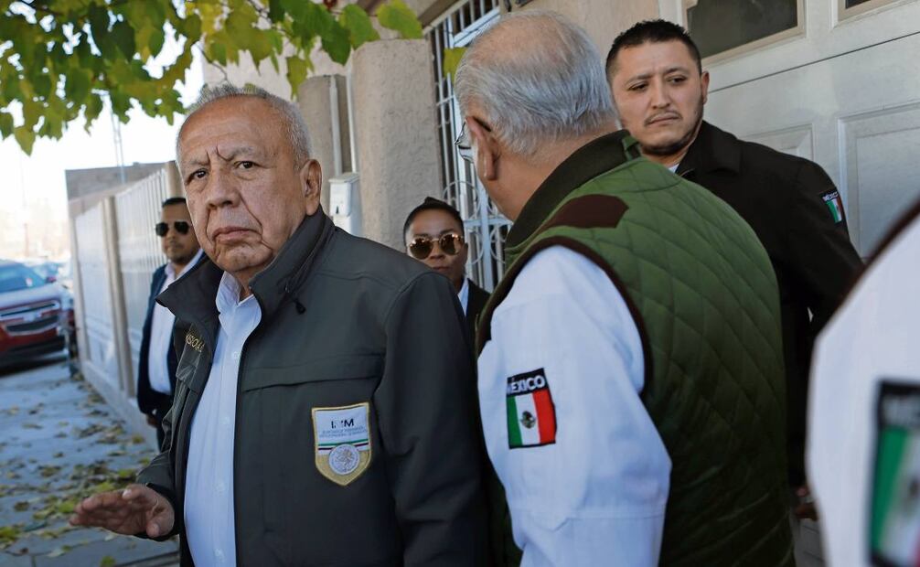 Francisco Garduño, comisionado del INM, acudió al funeral de Olivas. Foto: Christian Torres | El Universal (03/01/2025)