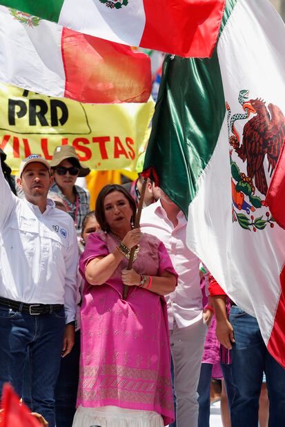 MEX4375. CIUDAD DE MÉXICO (MÉXICO), 03/09/2023.- La coordinadora del Frente Amplio por México rumbo a la presidencia de 2024, Xóchitl Gálvez, participa en un acto en el monumento del Ángel de la Independencia, en Ciudad de México (México).  EFE/Mario Guzmán